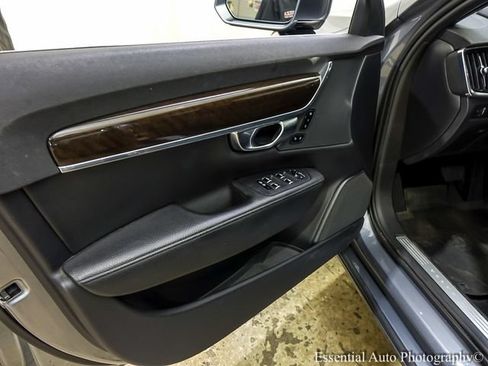 Used 2018 Volvo S90 T5 Momentum w/ Convenience Package AWD/4WD image 19