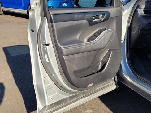 Used 2022 Toyota Highlander XSE image 11