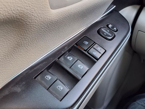 Used 2017 Toyota Camry LE FWD image 10