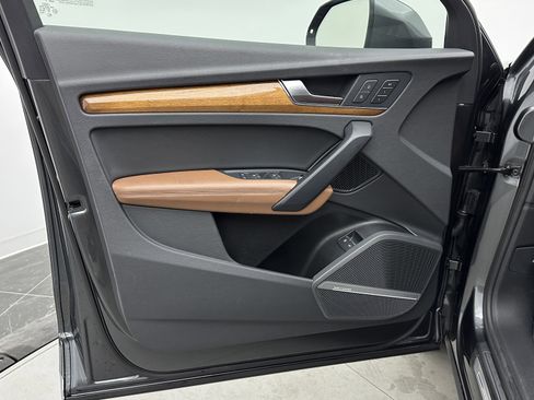 Used 2022 Audi Q5 e Premium Plus w/ Premium Plus Package image 12