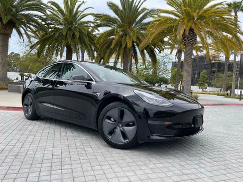 Used 2019 Tesla Model 3 Standard Range Plus image 2