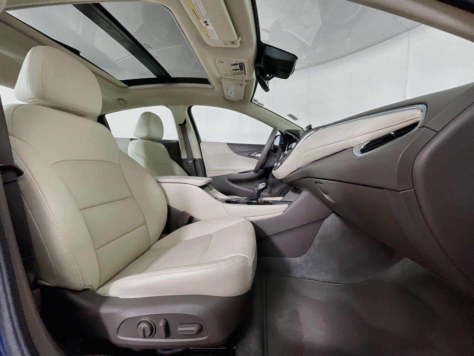 Used 2022 Chevrolet Malibu Premier FWD image 31