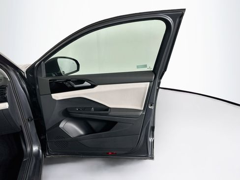 Used 2025 Volkswagen Taos S FWD image 30