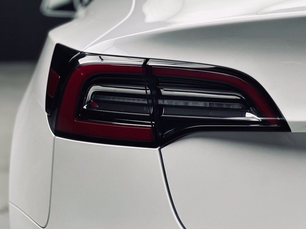 Used 2018 Tesla Model 3 Long Range RWD image 14