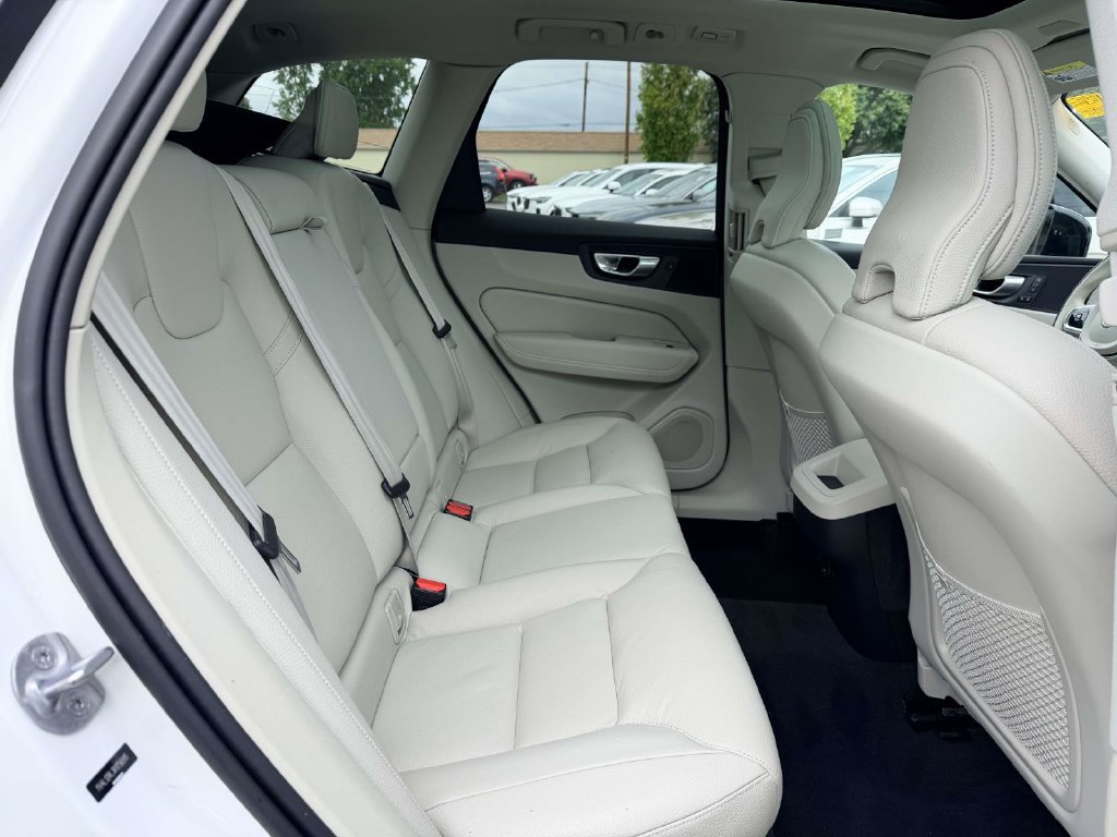Used 2024 Volvo XC60 B5 Plus w/ Protection Package Premier AWD/4WD image 15