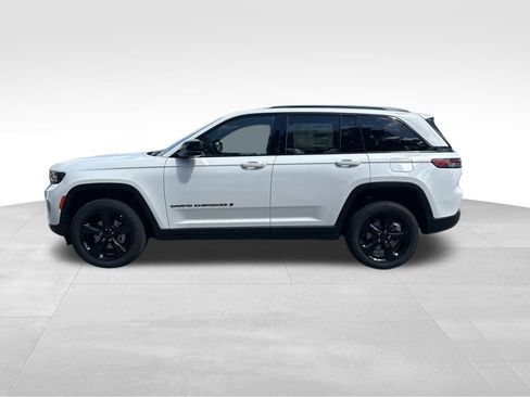 New 2025 Jeep Grand Cherokee Altitude image 3