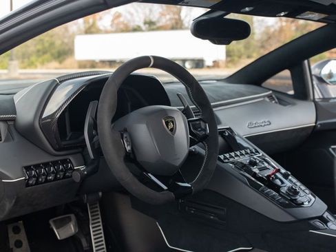 Used 2021 Lamborghini Aventador SVJ image 34