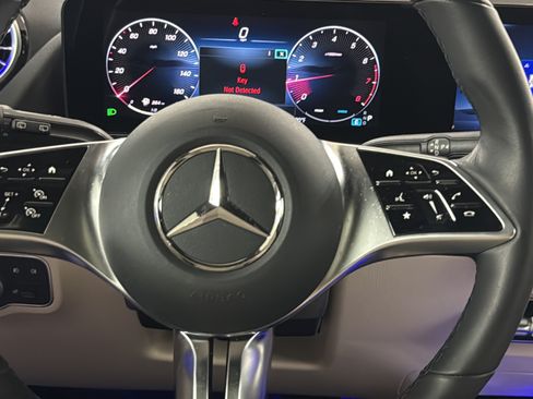 Used 2026 Mercedes-Benz GLA 250 4MATIC image 17
