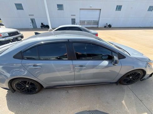 Used 2022 Toyota Corolla SE FWD image 2