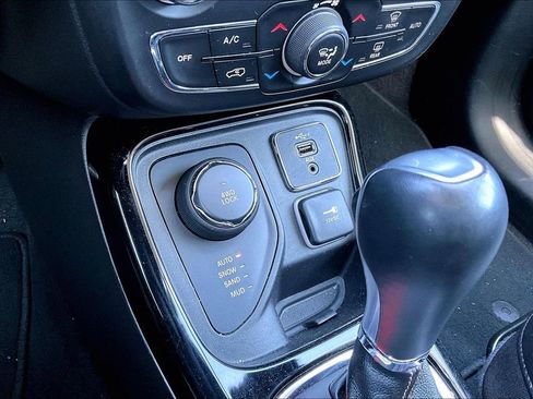 Certified 2021 Jeep Compass Limited image 12