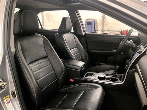 Used 2017 Toyota Camry XLE w/ Moonroof Package image 7