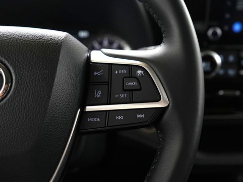 Used 2024 Toyota Highlander LE image 30