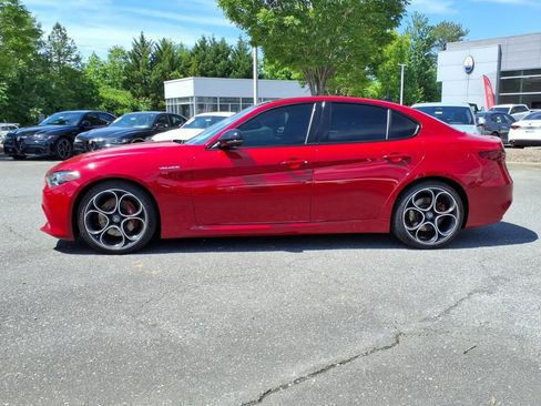 Used 2023 Alfa Romeo Giulia Veloce RWD image 3