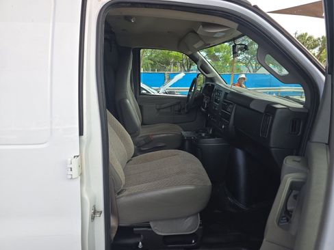 Used 2021 Chevrolet Express 2500 RWD image 13