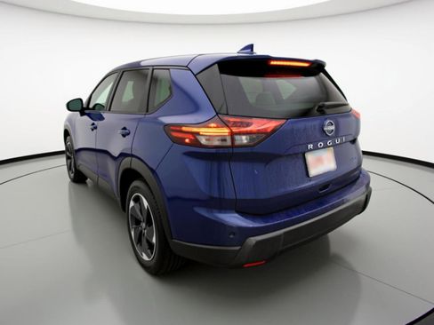 Used 2025 Nissan Rogue SV AWD/4WD image 6
