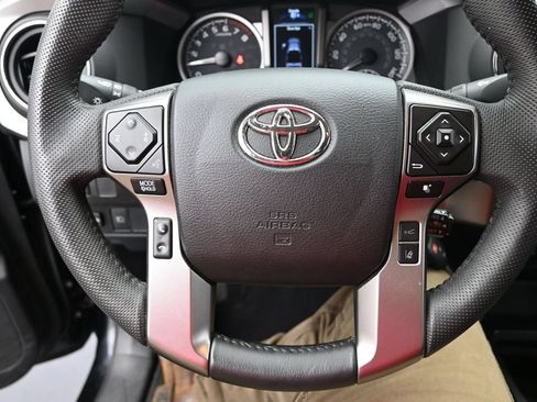 Used 2022 Toyota Tacoma SR5 w/ Technology Package RWD image 14
