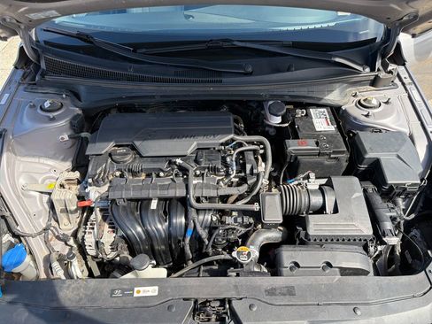 Used 2023 Hyundai Elantra Limited w/ Preferred Accessory Package FWD image 25