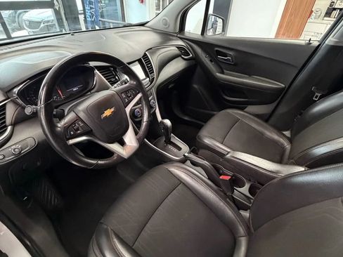 Used 2019 Chevrolet Trax LT w/ LT Convenience Package FWD image 7