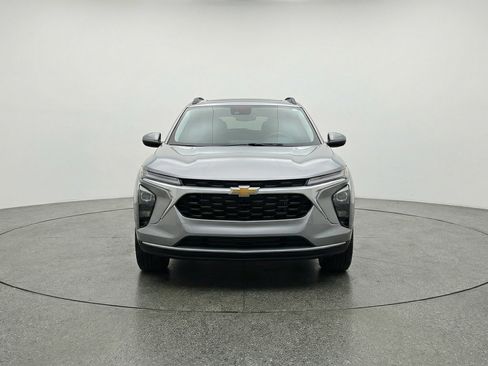 Used 2025 Chevrolet Trax LT w/ LT Convenience Package image 2
