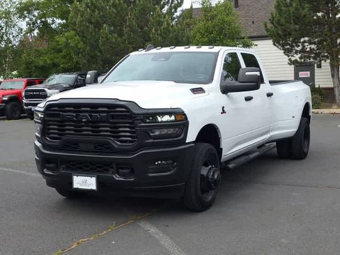 New 2026 RAM 3500 Tradesman AWD/4WD image 4