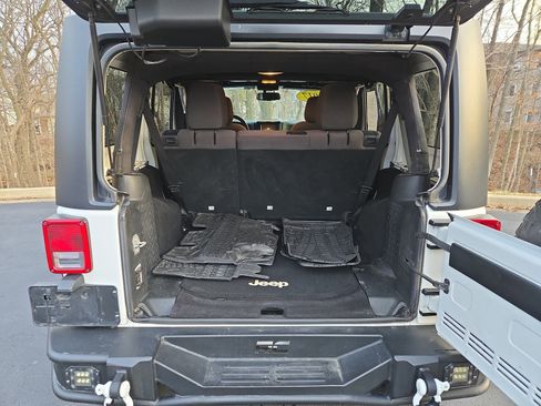 Used 2017 Jeep Wrangler Willys Wheeler image 9