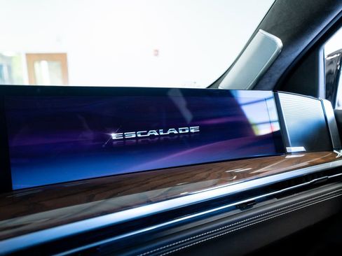 Used 2026 Cadillac Escalade ESV Platinum Sport w/ LPO, ONYX Package image 42