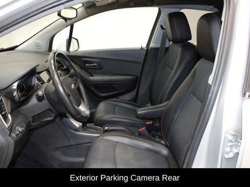 Used 2019 Chevrolet Trax LT w/ LT Convenience Package AWD/4WD image 12