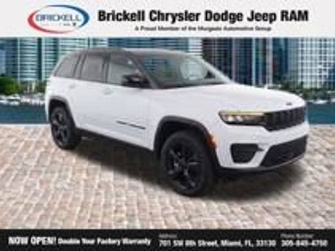 Used 2023 Jeep Grand Cherokee Altitude RWD image 31