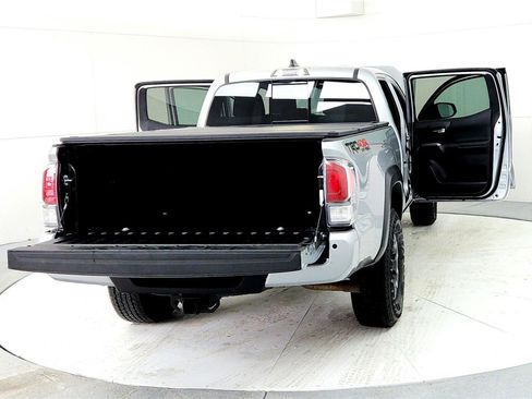 Used 2022 Toyota Tacoma TRD Off-Road image 11