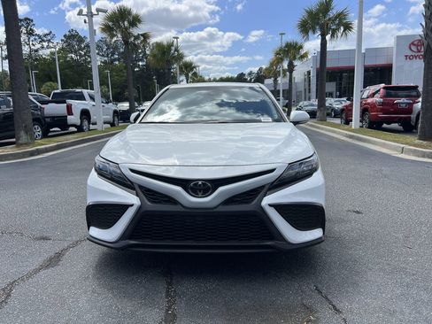 Used 2023 Toyota Camry SE FWD image 3