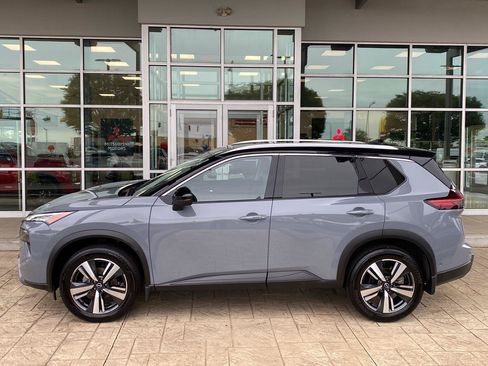 Certified 2025 Nissan Rogue SL w/ SL Premium Package AWD/4WD image 4