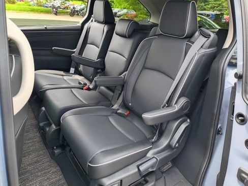 New 2026 Honda Odyssey Touring image 13