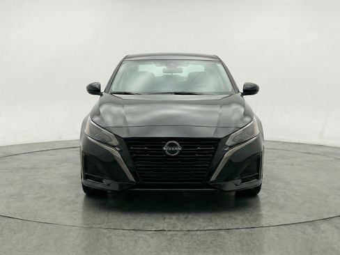 Used 2025 Nissan Altima 2.5 SV FWD image 2