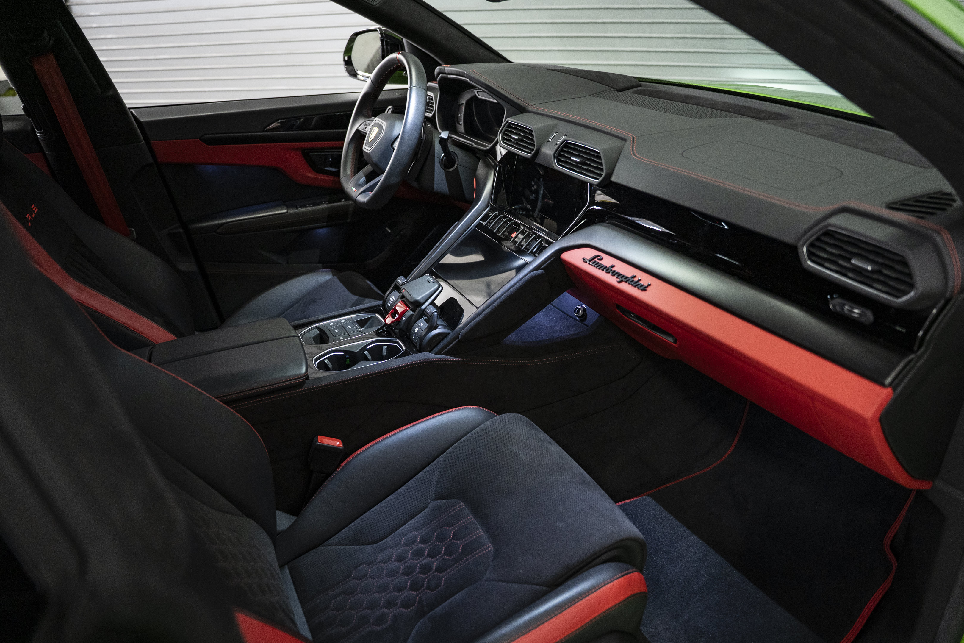 Used 2024 Lamborghini Urus S AWD/4WD image 29