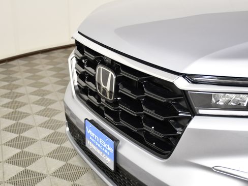 Certified 2025 Honda Pilot Elite image 11