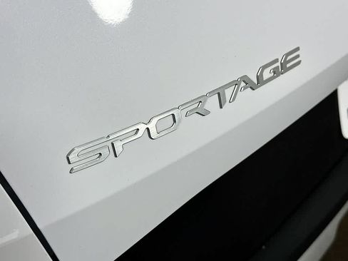 Used 2024 Kia Sportage EX FWD image 7