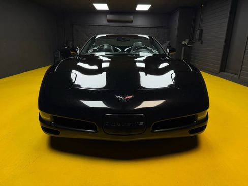 Used 2004 Chevrolet Corvette Coupe w/ Preferred Equipment Group RWD image 2