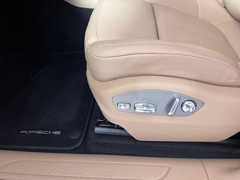 Certified 2026 Porsche Macan AWD/4WD image 31