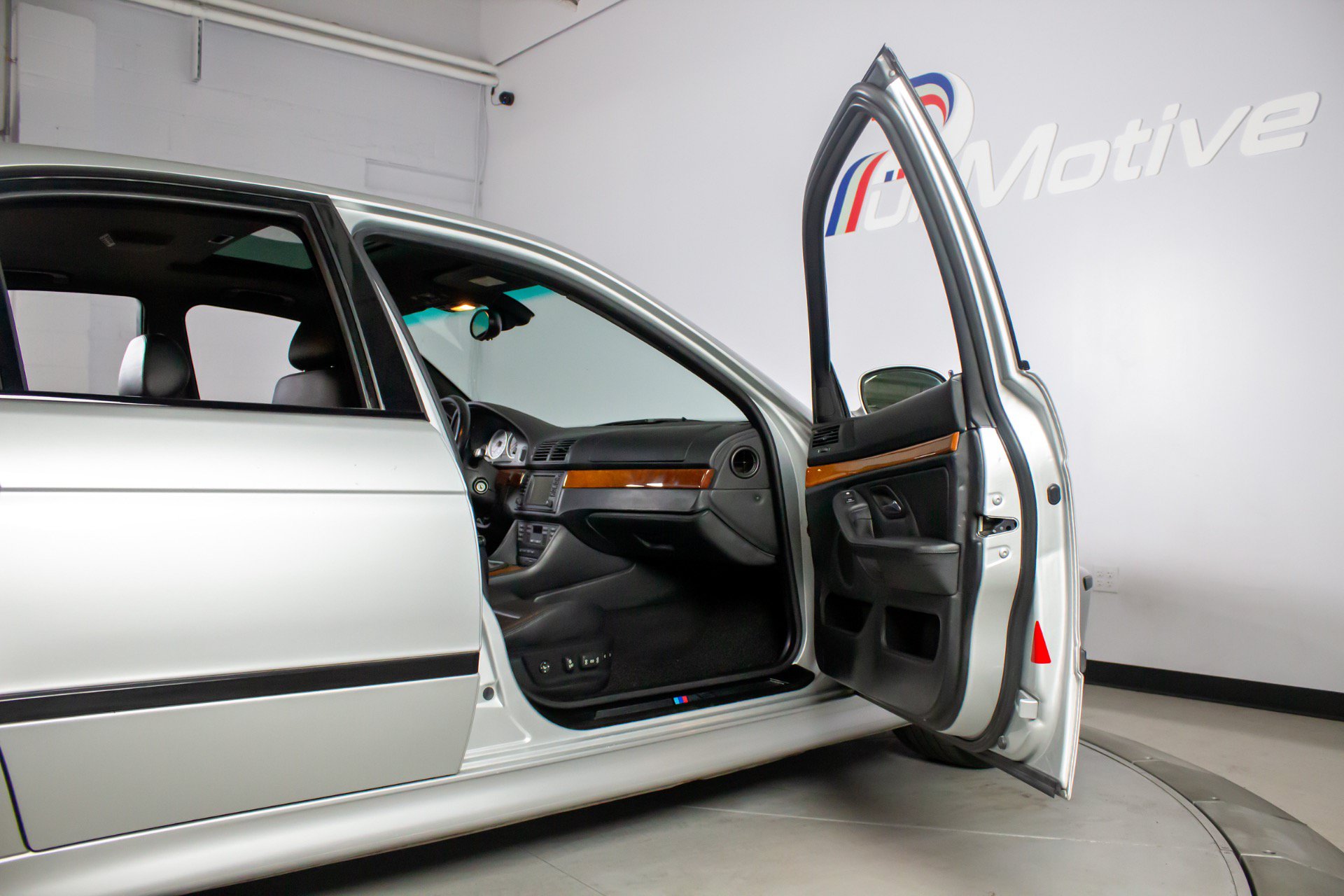Used 2002 BMW M5 RWD image 26
