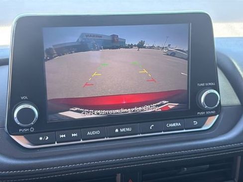 Used 2025 Nissan Rogue S AWD/4WD image 20