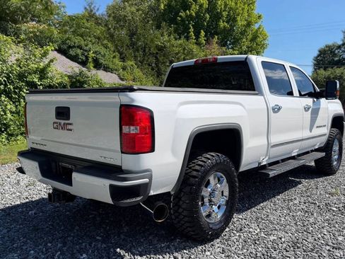 Used 2018 GMC Sierra 3500 Denali w/ Duramax Plus Package AWD/4WD image 8