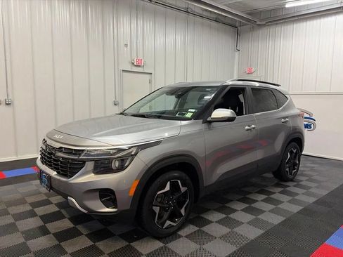 Used 2024 Kia Seltos EX FWD image 7