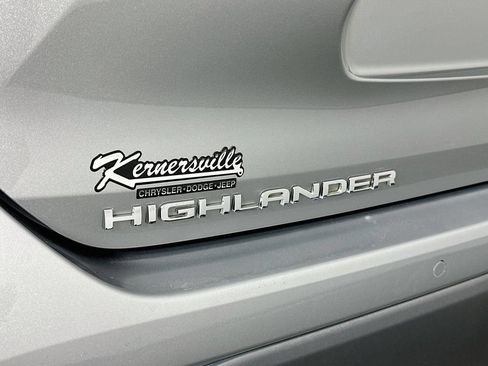 Used 2022 Toyota Highlander Platinum FWD image 29
