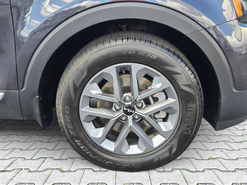 Used 2025 Kia Telluride LX FWD image 3