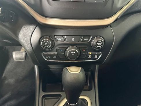 Used 2014 Jeep Cherokee Latitude image 23
