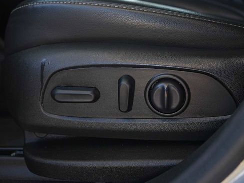 Used 2021 GMC Acadia SLT w/ Elevation Edition image 12