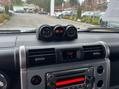 Used 2014 Toyota FJ Cruiser 4WD w/ Convenience Package image 23