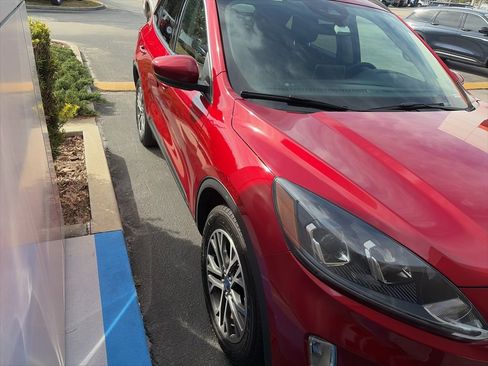 Used 2020 Ford Escape SEL image 6