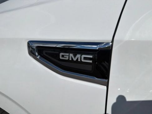 Used 2024 GMC Yukon SLT w/ SLT Luxury Package AWD/4WD image 42