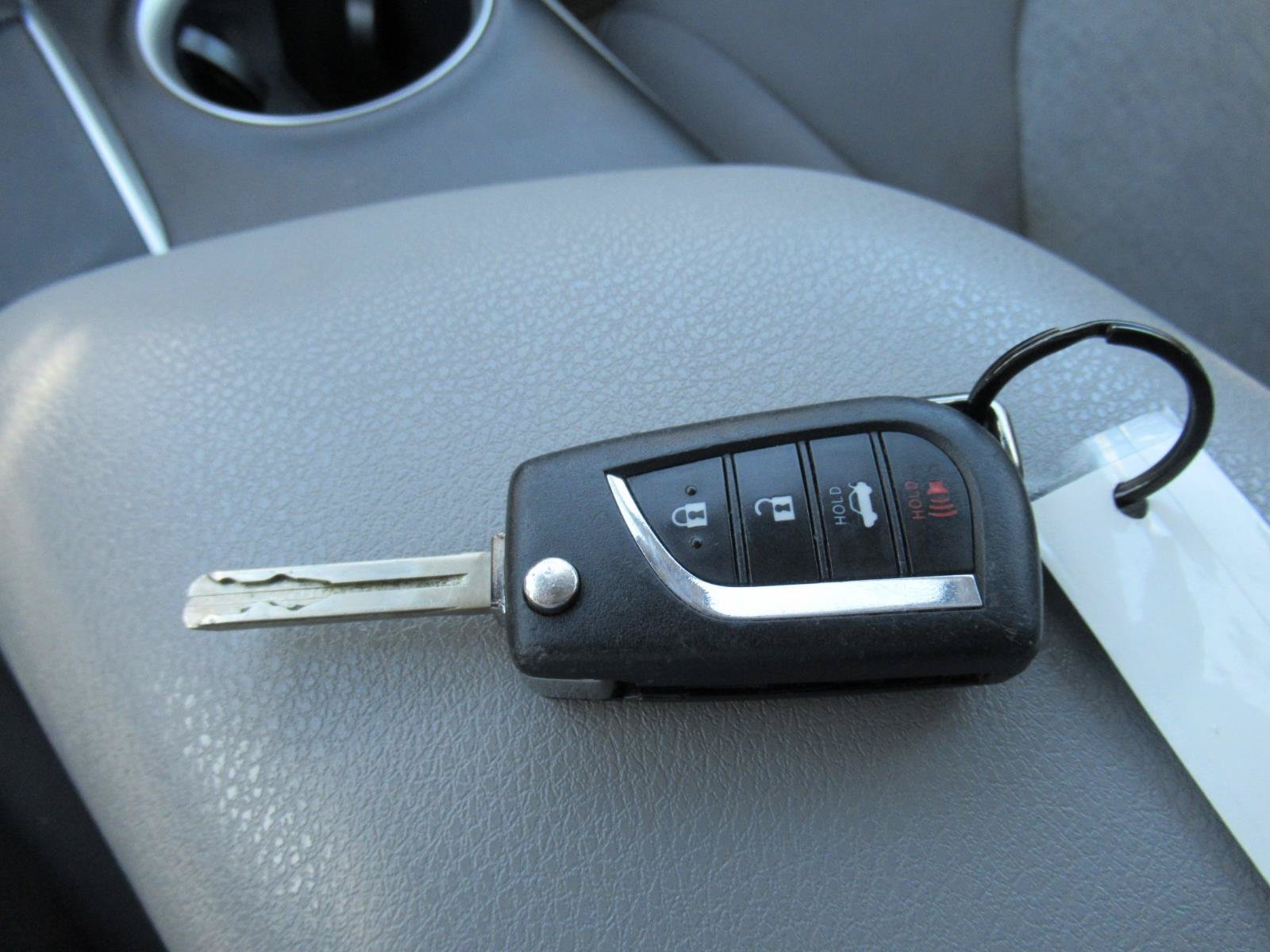 Used 2021 Toyota Camry LE FWD image 29